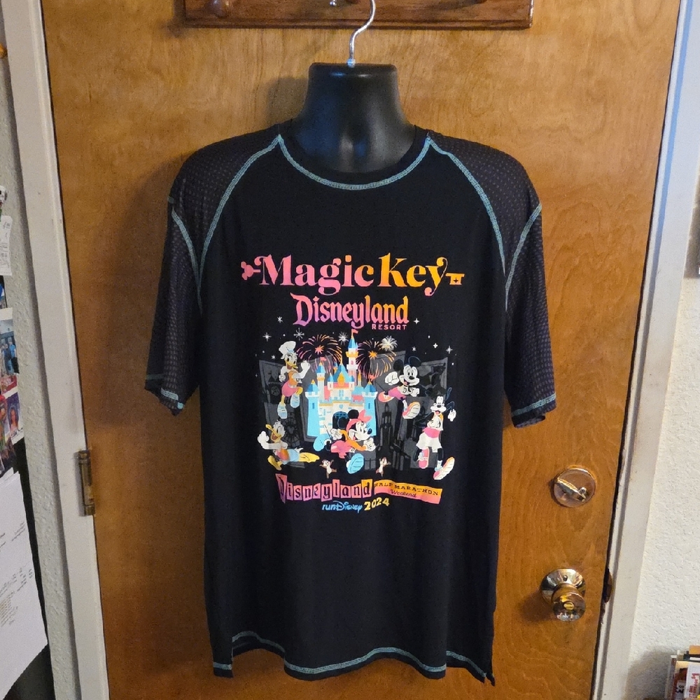 NWT 2024 RunDisney Disneyland Half Marathon Weekend MAGIC KEY Large Shirt